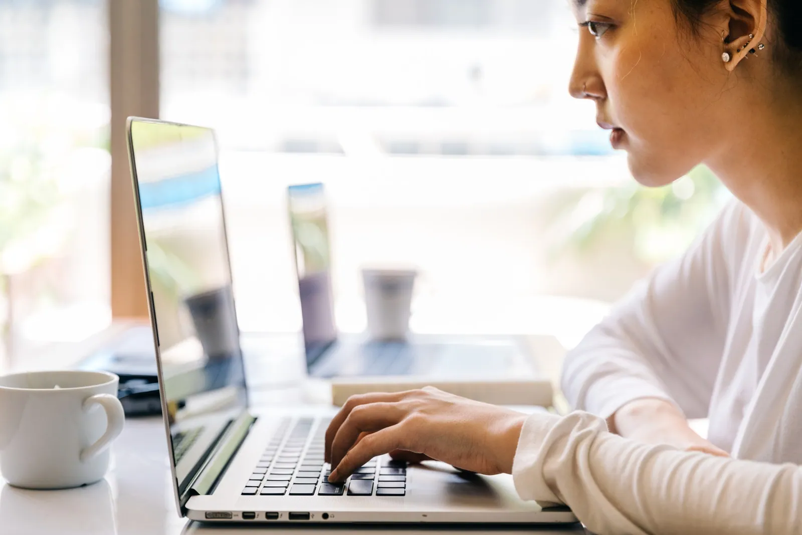 How To Build a passive income by Becoming a White Label Mobile App Reseller