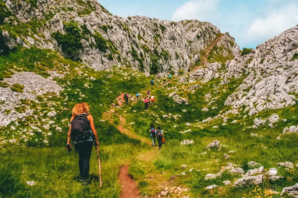 11 Research-Based Benefits of Hiking
